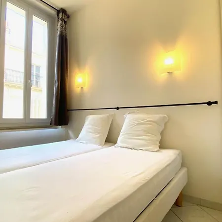 - Rue Hoche Cannes
